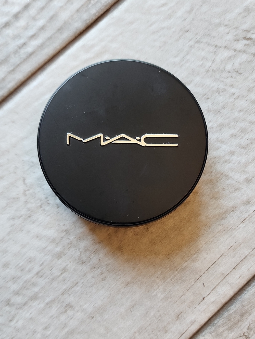 MAC Cosmetics powder plus Foundation NW25